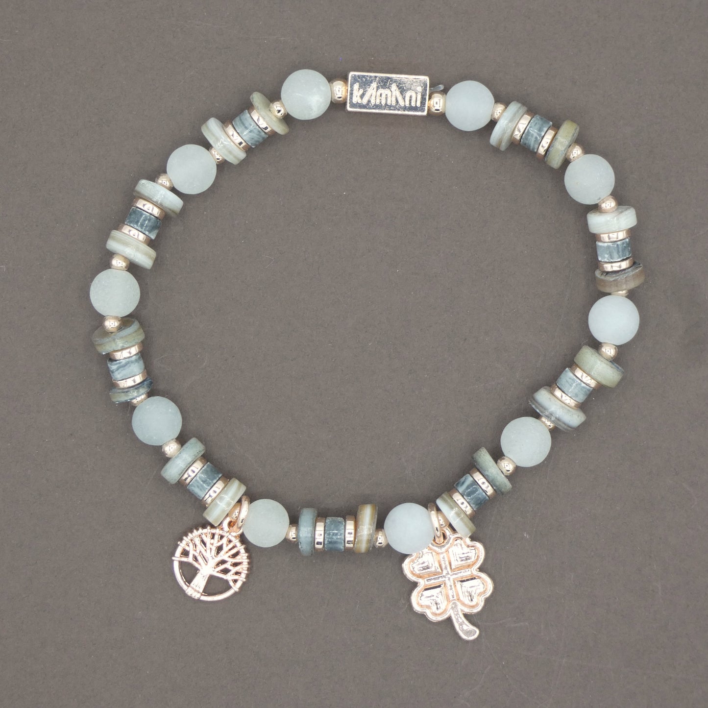 Bracelet avec Charms " Trefle " Collection Gris des Galets